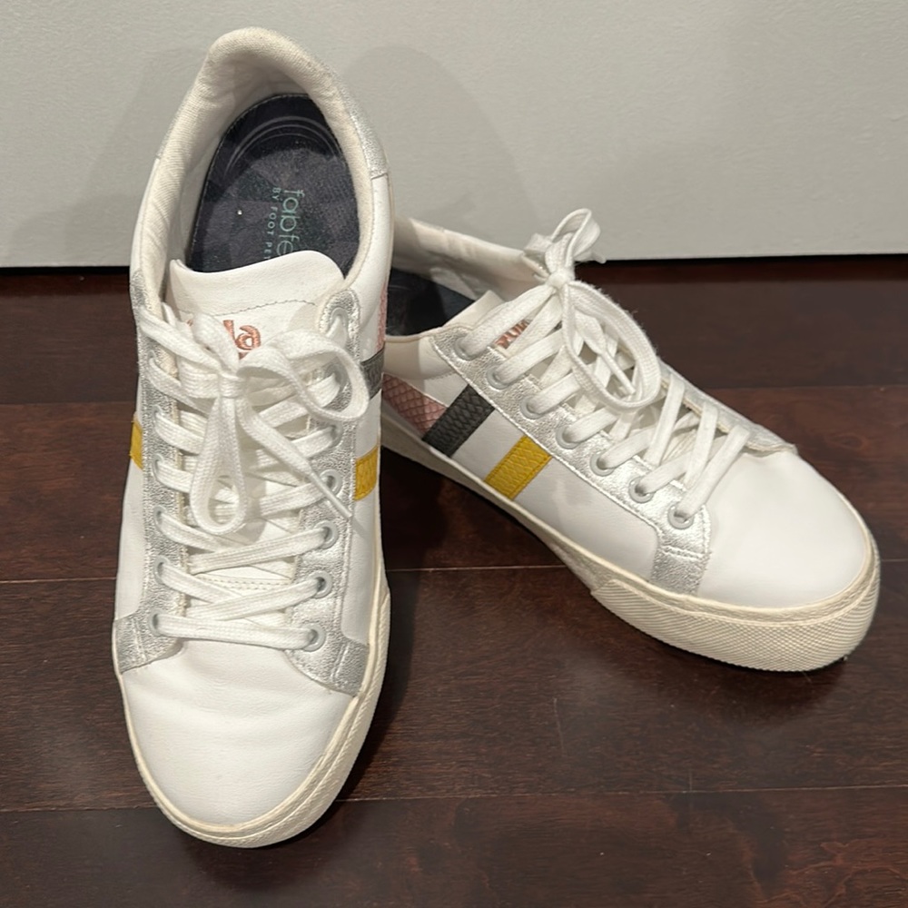 Women’s Gola platform sneakers. Size 10.